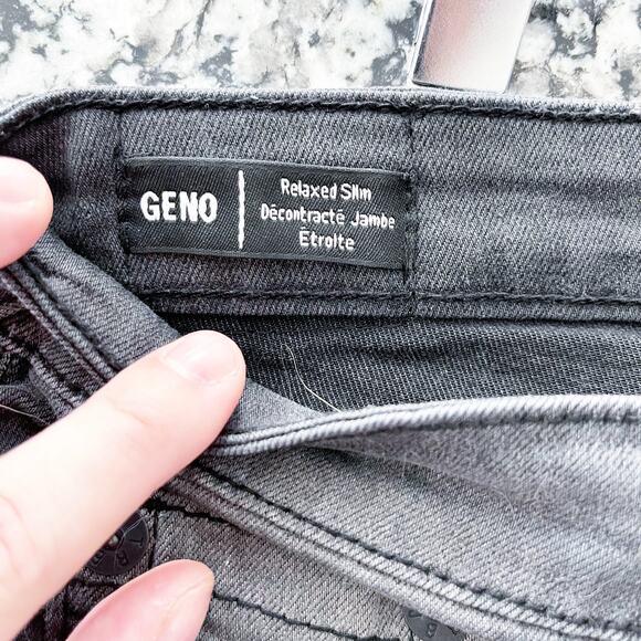 True Religion Geno Short Relaxed Slim in Phantom - Picture 6 of 7